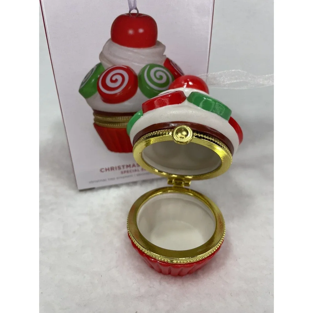 Hallmark Keepsake‎ 2022 Christmas Cupcakes Special  Edition  Ornament